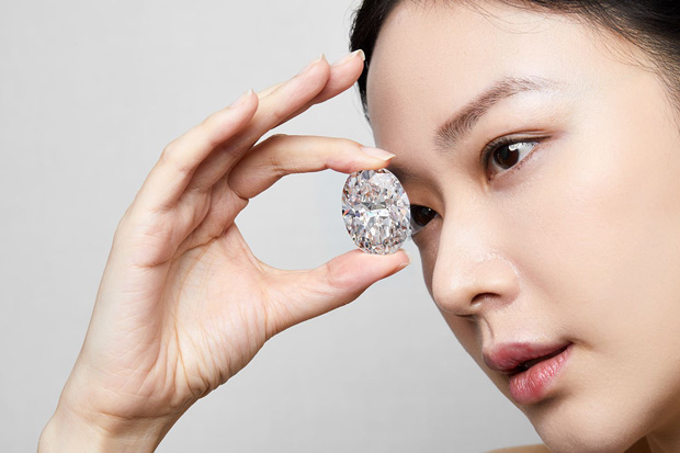 این الماس اولین نوع الماسی است که بدون رزرو به حراج می رود
